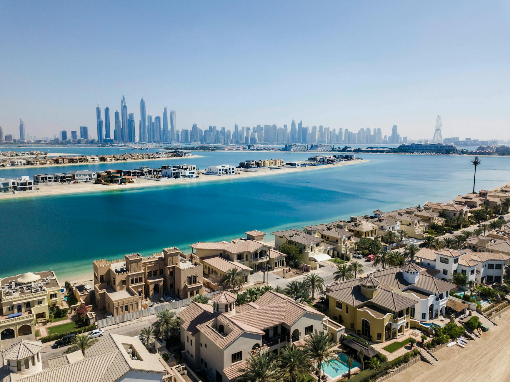 Read more about the article Living the Gulf Way: Embrace a Unique Blend of Modern Lifestyle.